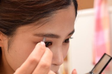 大粒ラメアイシャドウの仕上がりワンランクアップ塗り方のコツ